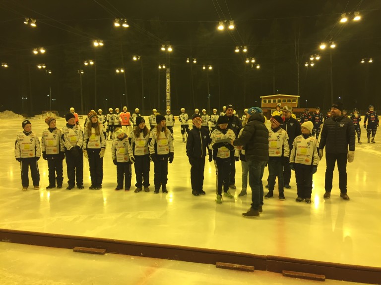 U13 fick priset ”ett föredöme för bandy sporten”