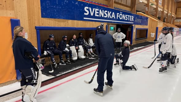 Äntligen på is! Damlaget igång med säsongens första ispass